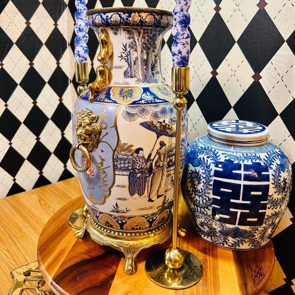 Classic Blue & White Lion-Head Chinoiserie Vase on Gilt Base – 16.5” Vintage Lux